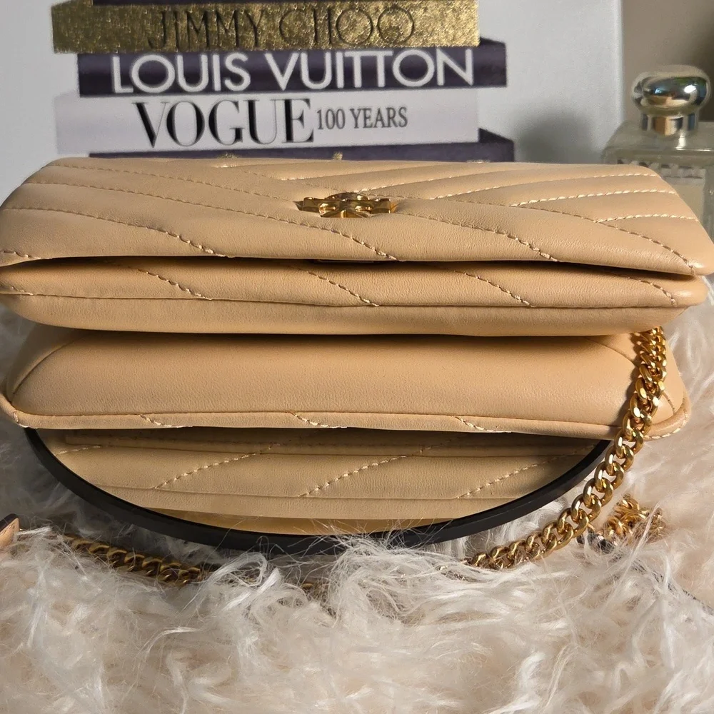 Tory Burch NWTs Kira Chevron Chain Wallet